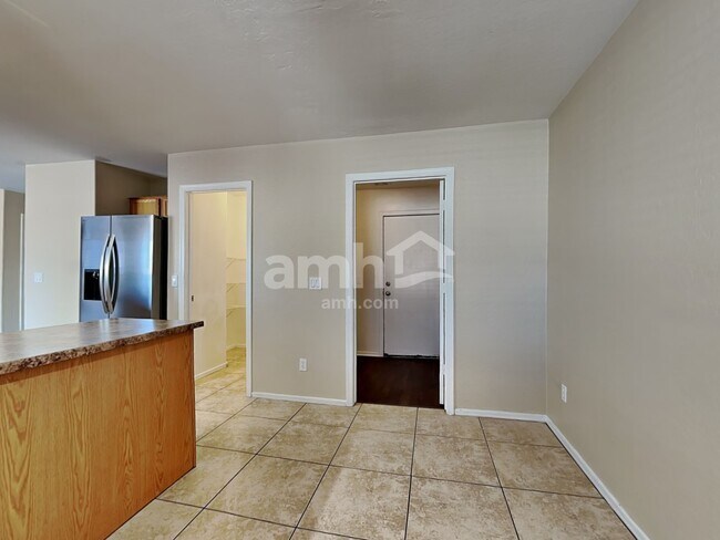 Foto del edificio - 3250 W Jessica Ln