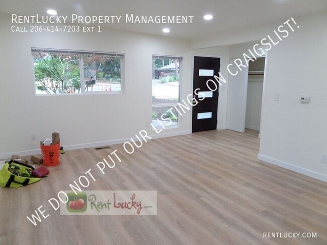 Building Photo - 14232 Lake Hills Blvd