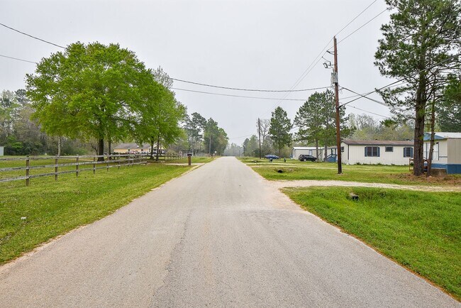 Foto del edificio - Be part of this cozy community at Roy Harris Loop