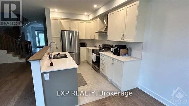 Photo du bâtiment - 2400 Goldhawk Dr