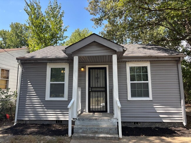 Building Photo - 2887 Woodlawn Terrace