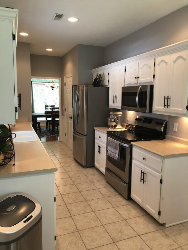 Foto del edificio - 211 Lakeside Park Dr