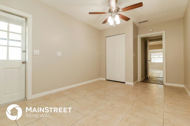 Foto del edificio - 861 88th Ave N