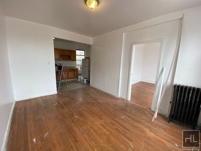 Building Photo - Huge two bedroom in crown Heights