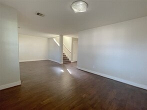 Building Photo - 20806 Settlers Lake Cir N