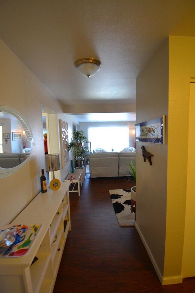 Building Photo - 10609 Glen Acres Dr S
