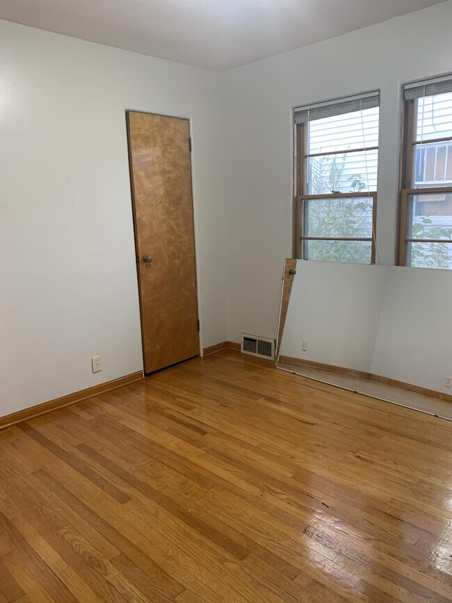 Building Photo - 1615 Vassar Ave