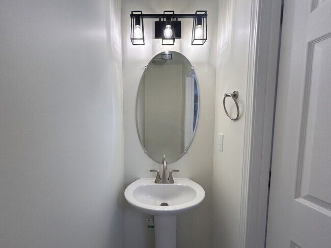 Foto del edificio - 4015 Lake Charles Way