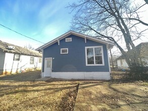 Building Photo - 539 S Fort Ave