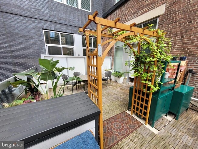 Building Photo - 1101 Locust St