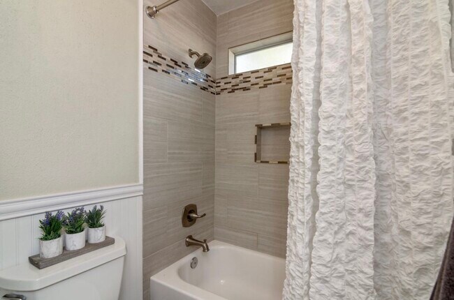 Upstairs Master - 943 Ashley Ln