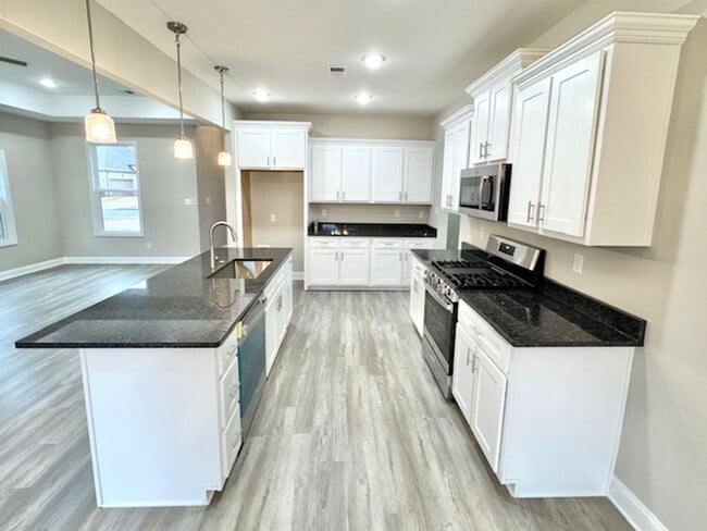 Building Photo - 568 Rosalie Woods Dr