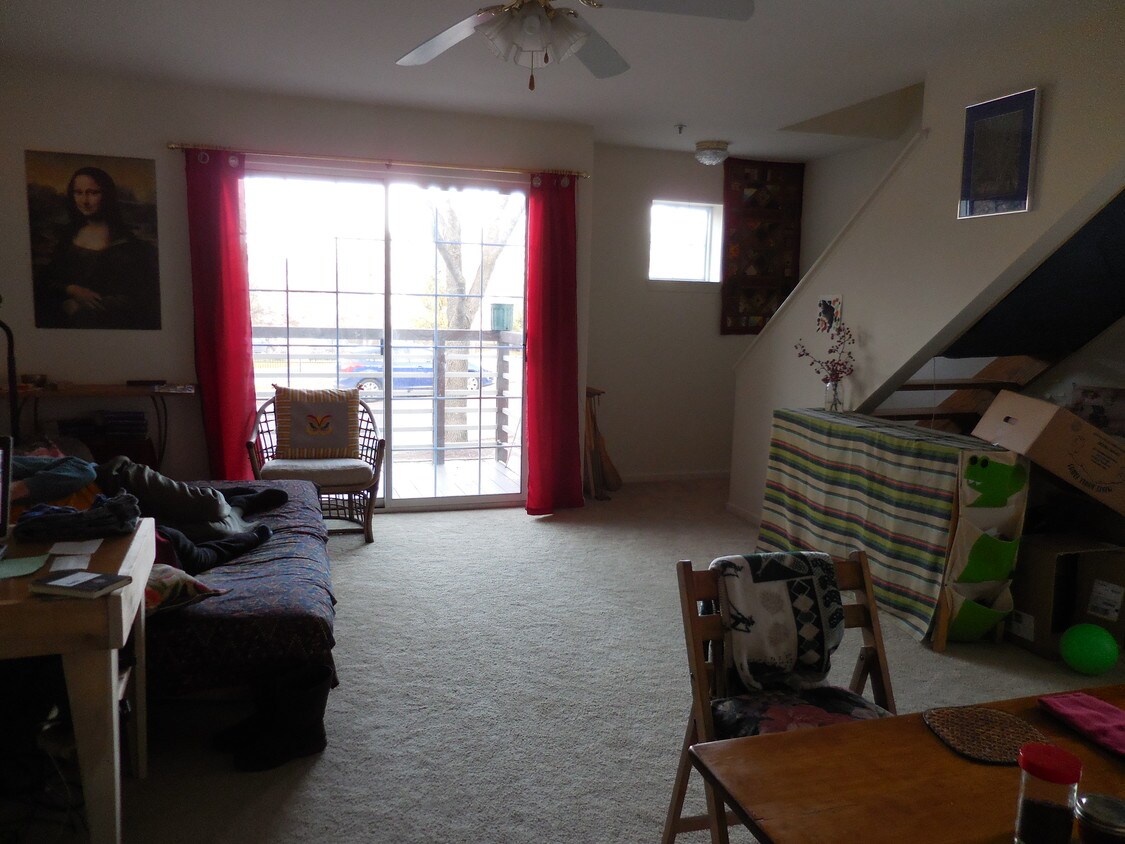 living room and slider to deck - 231 Hildred Dr