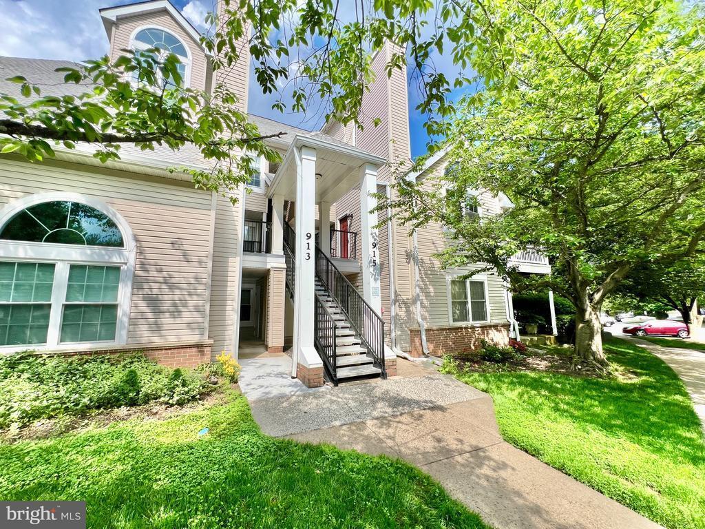 Foto principal - 913 Hillside Lake Ter