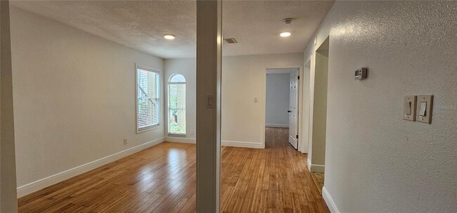 Building Photo - 8821 Coral Palms Ct