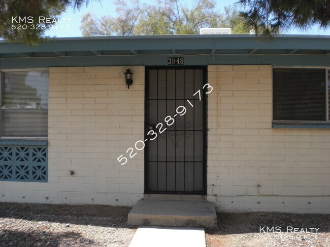 Building Photo - 2 Bedroom 1 Bath - 3948 S Evergreen Ave - ...