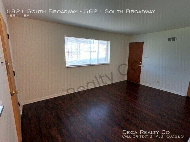 Building Photo - 1 Bedroom Apartment