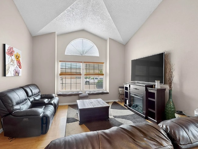 Building Photo - 105 Prestige Way NE