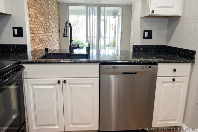 Building Photo - 9311 Orange Grove Dr