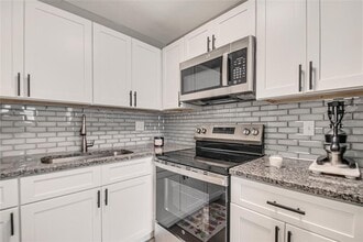 Building Photo - 211 Woodmere Blvd