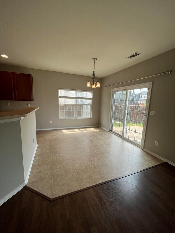 Building Photo - 9807 Rocky Ford Club Rd