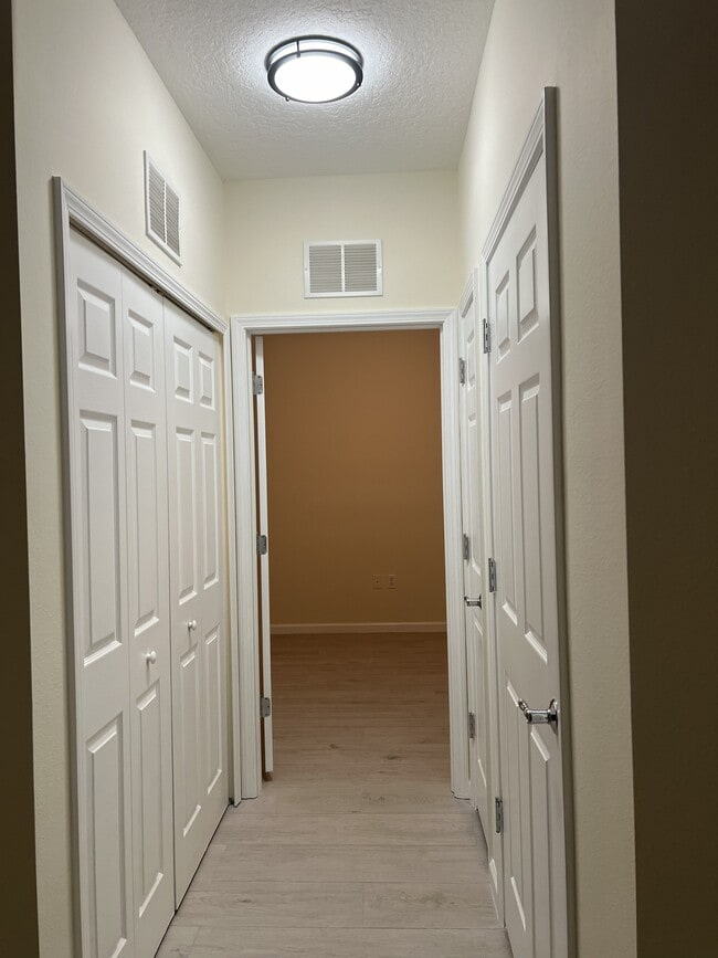Building Photo - 2128 River Turia Cir