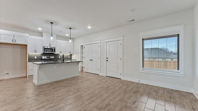 Foto del edificio - 86 N Banner Ave