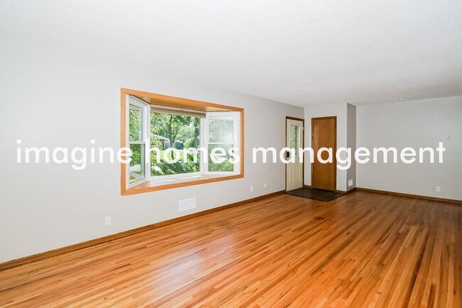 Foto del edificio - 11856 Larch St NW