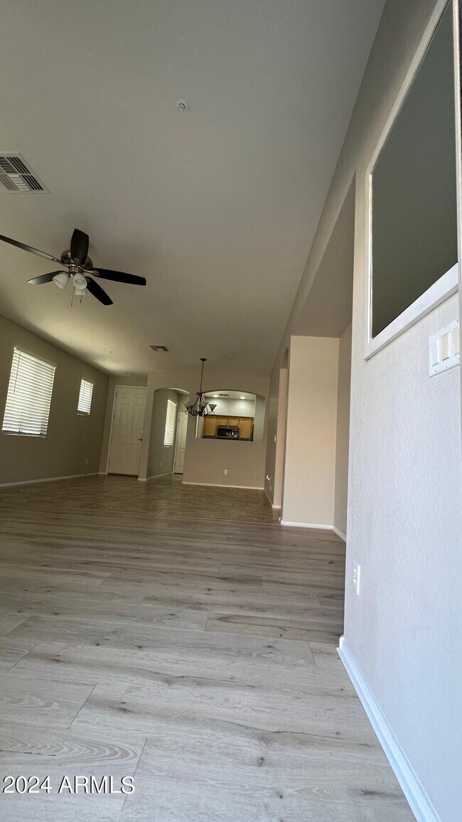 Foto del edificio - 3802 E Flower Ct