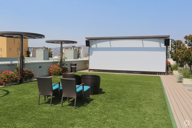 Outdoor Theratre - Eleve