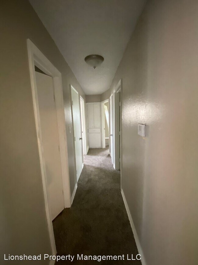 Building Photo - 4 br, 1 bath House - 904 Hunting Horse Trial