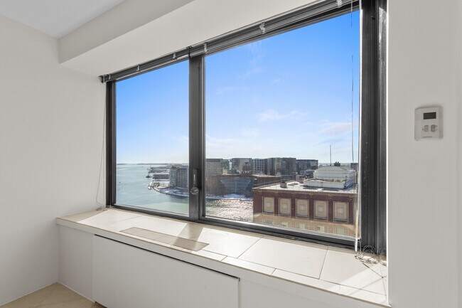 Foto del edificio - 65 E India Row