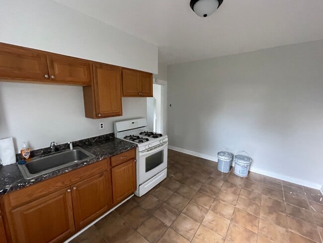 Building Photo - 1630 Rutherford Ave