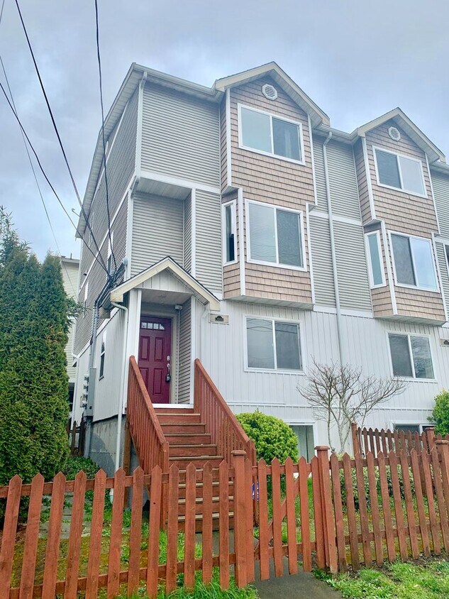 9207 Ashworth Ave N, Seattle, WA 98103 House Rental in Seattle, WA