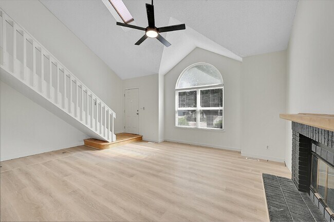 Building Photo - $2,495, 3 beds, 2.5 bath Updated Home in Co Springs with Fenced In Yard!