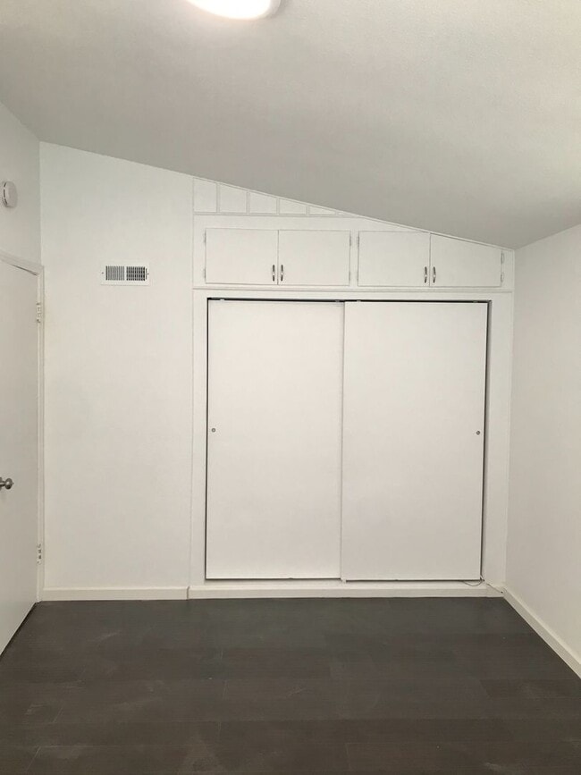 Building Photo - Aspen Ave - BLUE