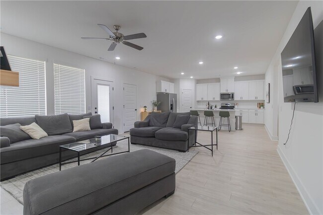 Foto del edificio - 112 S Broyles Ave