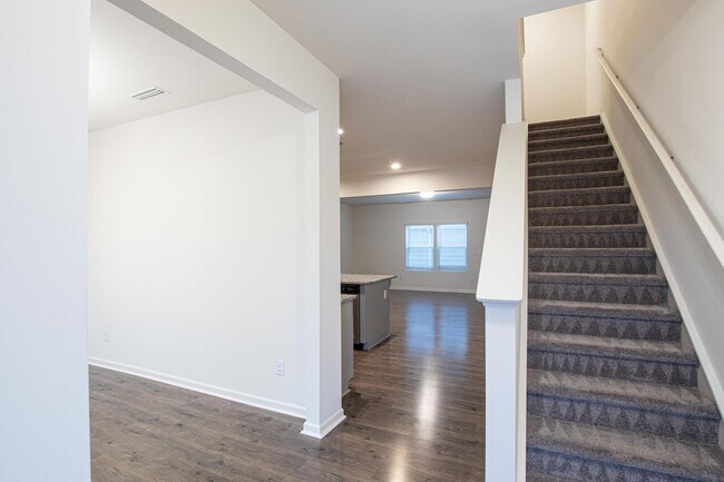 Foto del edificio - BEAUTIFUL 3 Bedroom, 2 Car Garage Townhome in Bonterra Village - AVAILABLE FEBRUARY 2026