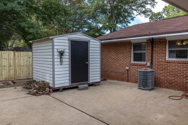 Foto del edificio - 6516 Bradford Dr