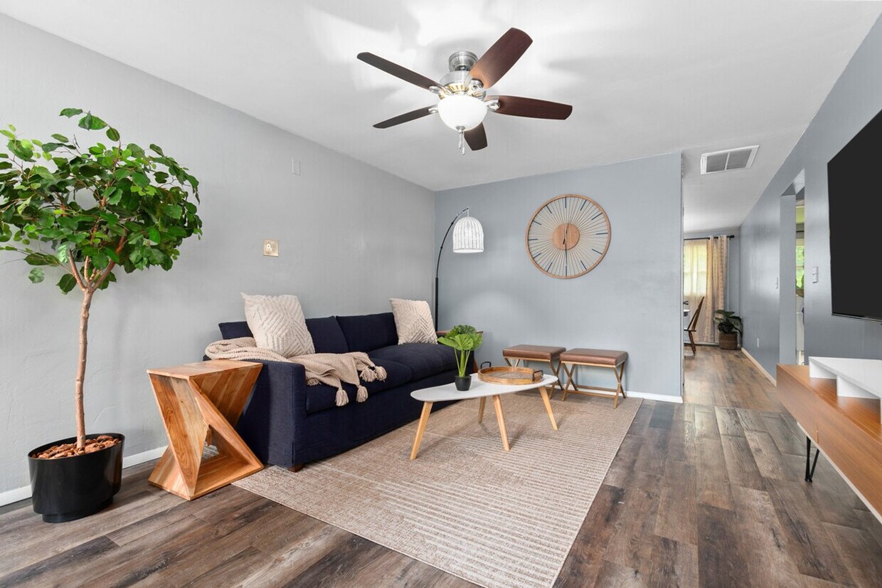 Foto principal - 733 W 4th St