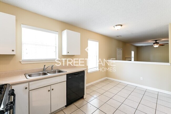 Building Photo - Charming 3 Bedroom in Lithonia!