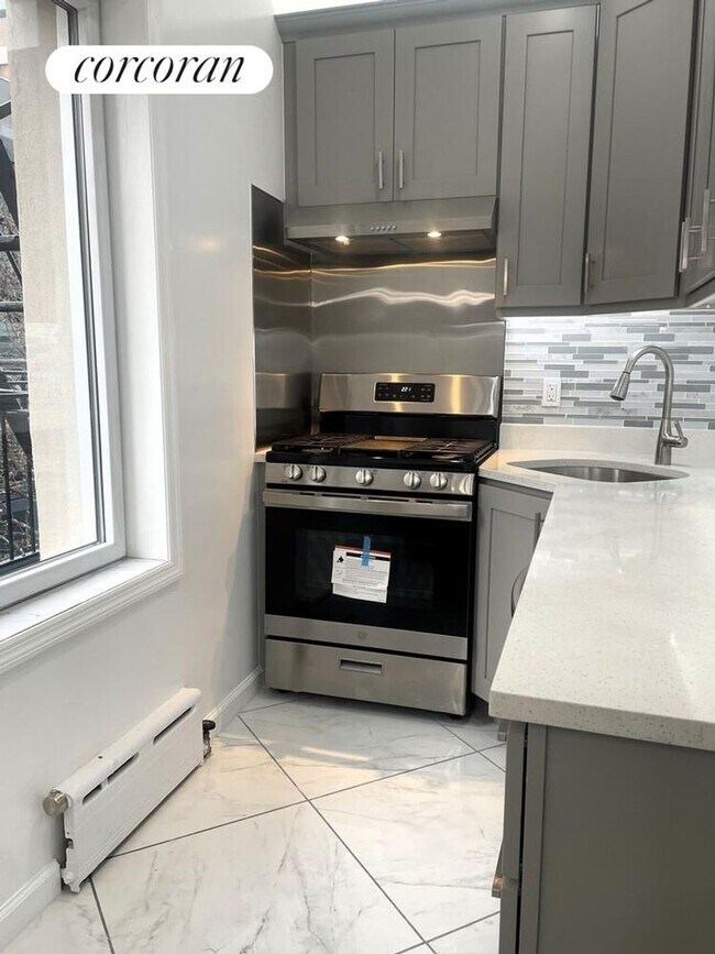 Foto del edificio - 318 E 62nd St