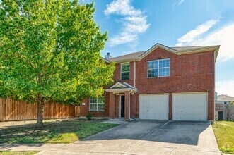 Building Photo - 3001 Sawgrass Dr