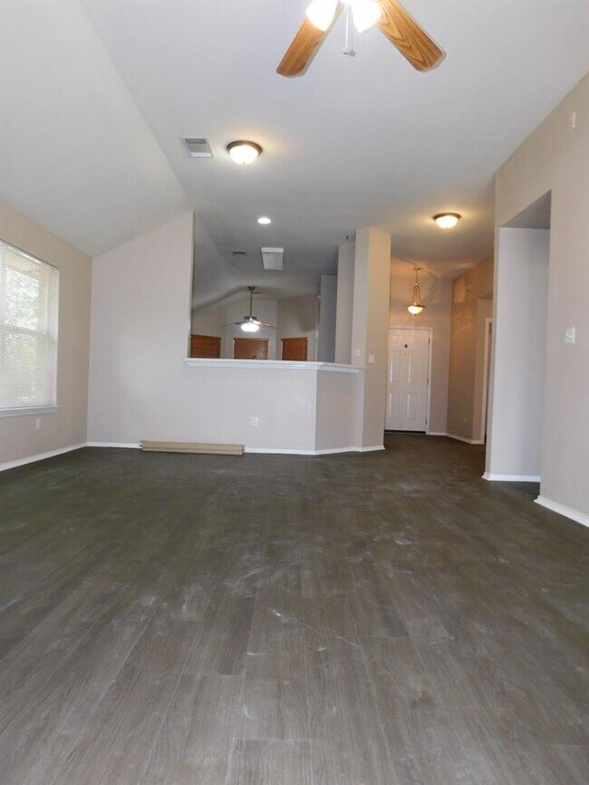 Foto del edificio - 715 Spring Brook Ln