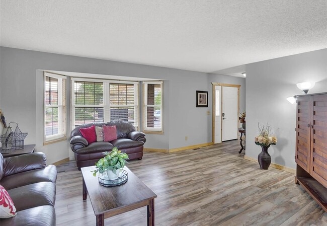 Building Photo - 7655 Hickorywood Dr
