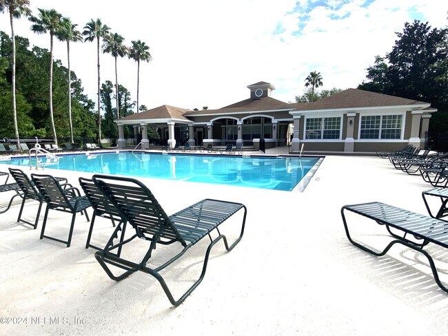 Building Photo - 10550 Baymeadows Rd