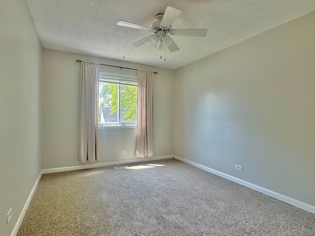 Building Photo - 3302 Acorn Ct