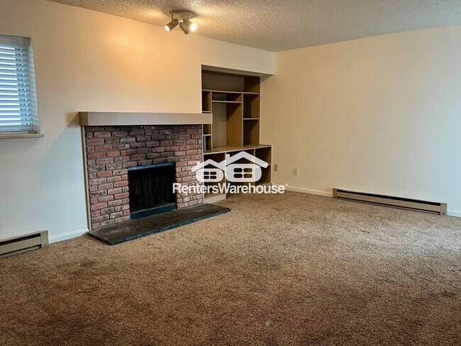 Building Photo - Don't miss this recently updated spacious 1 Bed 1 Bath Condo