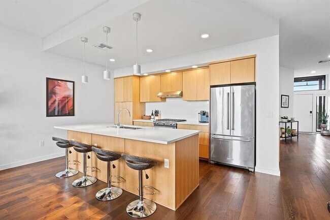 Foto del edificio - 1322 E 12th St