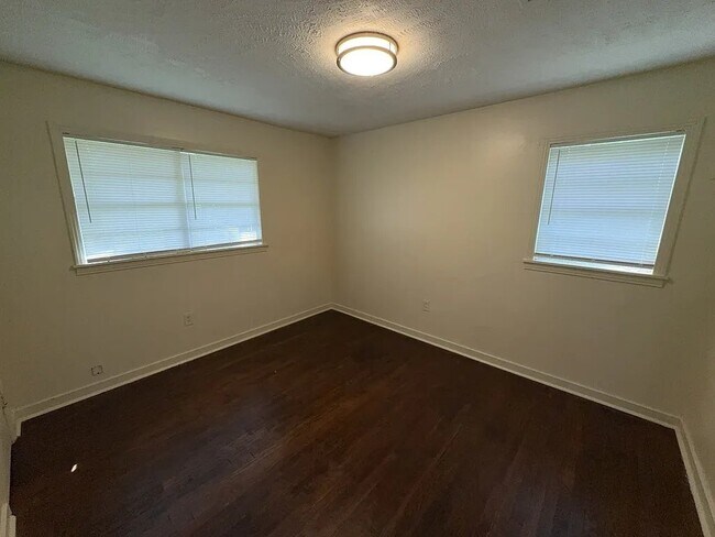 Foto del edificio - 2615 Hillside Dr